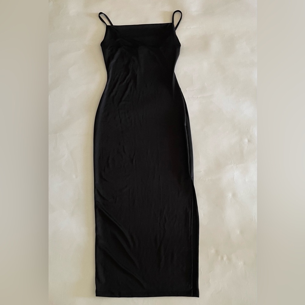 Elegant Black Sleeveless Bodycon Midi Dress